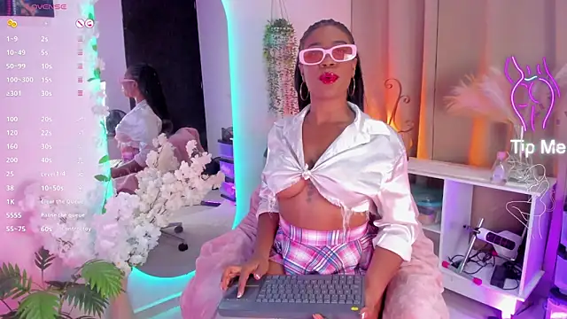 NahomyVega's Live XXX Chat
