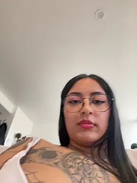 Czat XXX na żywo – Rae_Lil_White