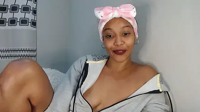 _MoniqueLovay_ Live XXX-chat