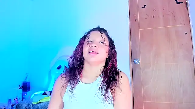 Онлайн чат XXX Emily_Coper18