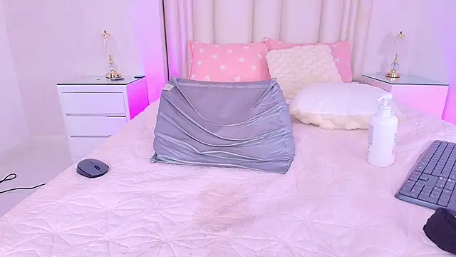 alanarose18 Adlı Modelin Canlı XXX Sohbeti