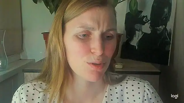 JuliaMuuun Pertunjukan Webcam