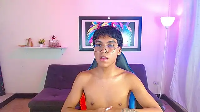Maecum18 লাইভ XXX চ্যাট