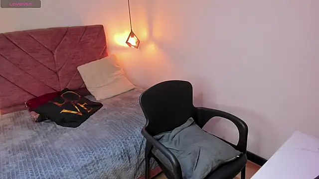 Emma_Petite__ Chat XXX in diretta