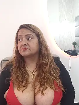 MonzerratBoyer Adlı Modelin Canlı XXX Sohbeti