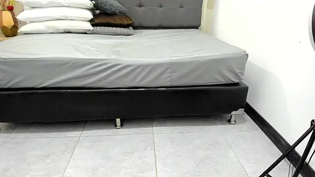 GabyRouge Adlı Modelin Canlı XXX Sohbeti