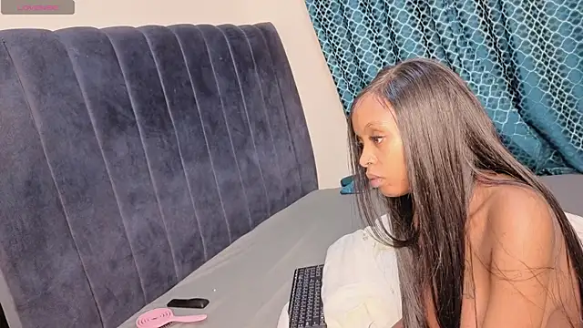 Pretty_Ebony_Doll Adlı Modelin Web Kamerası Şovu