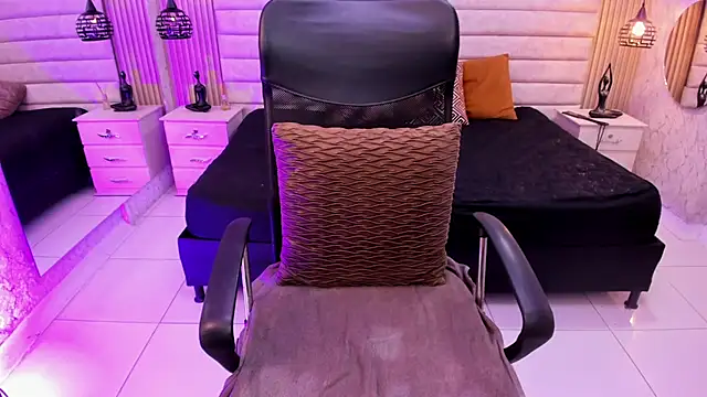 VictoriaaBlair's Live XXX Chat