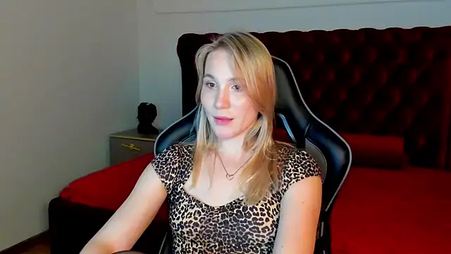 ElaraVoltage's Live XXX Chat
