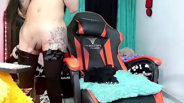 Show modela AlexdevilsHard na web-kameri
