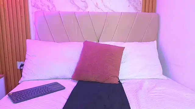 j_belle_ Adlı Modelin Canlı XXX Sohbeti