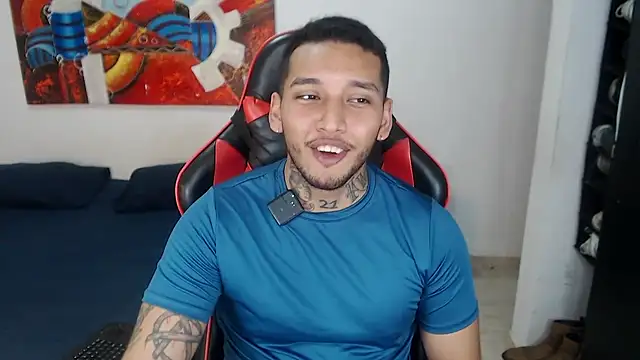 Show modela Andymanfit na web-kameri