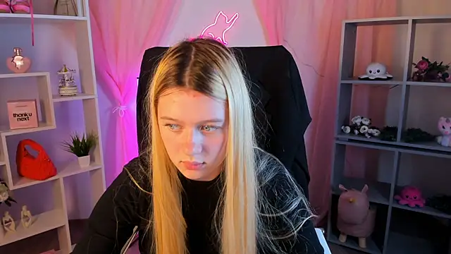 CelestineMauriac's Live XXX Chat