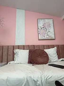SophieLux_ Adlı Modelin Canlı XXX Sohbeti