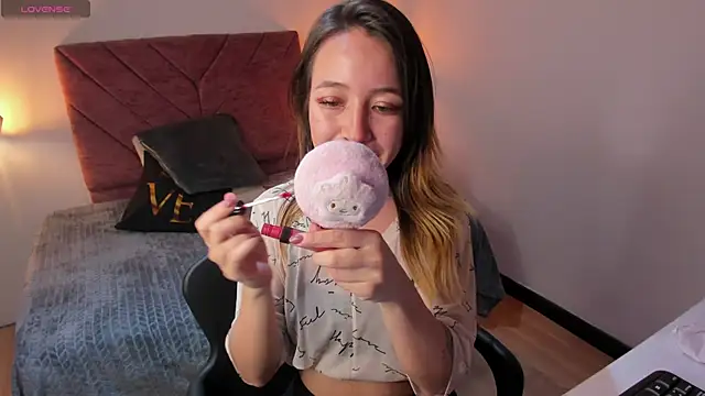 Chat XXX en directo de Emma_Petite__