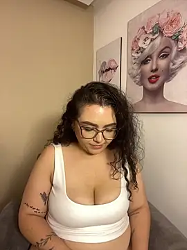 Chatroom XXX en direct de AlmaraRouge