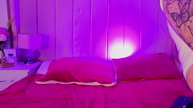 MollyBigBoobs12's Live XXX Chat