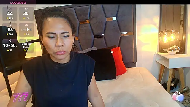 Chatroom XXX en direct de Keyla_Brunette_