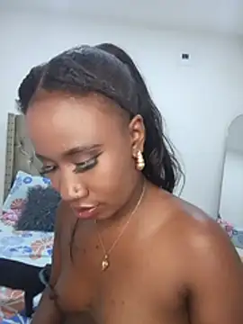 Chatroom XXX en direct de Rossiecameron_