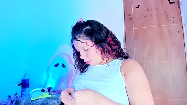 Emily_Coper18のライブXXXチャット