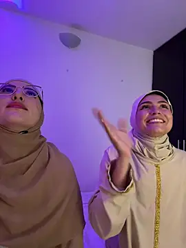 XXX chat uživo modela Badra_Abaid