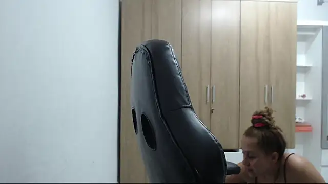 دردشة RoxanaLove9 الجنسية المباشرة