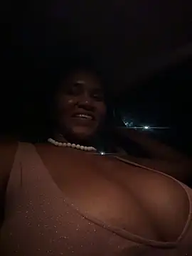 AliciaMiilf Show in webcam