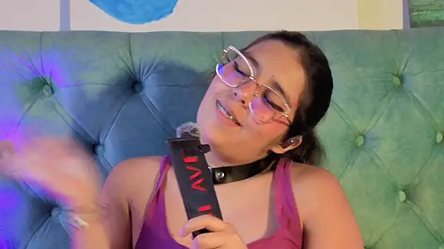 Paola_Lyon_'s Live XXX Chat