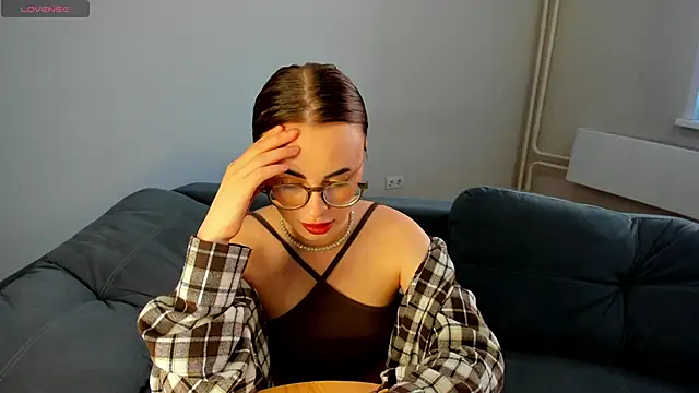 MewStellan Live XXX chat