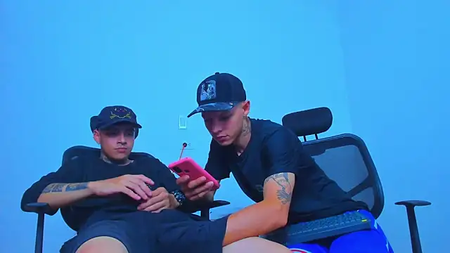 Thomas-Wil Live XXX Chat