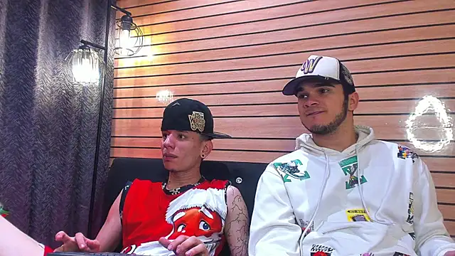 XXX chat uživo modela TheBatMansion