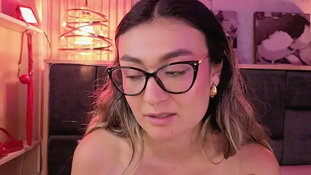 Im-Lola Adlı Modelin Canlı XXX Sohbeti