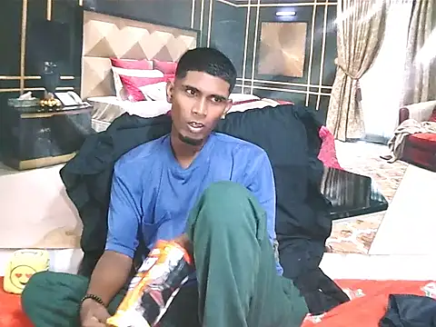 IndianThuggin's Live XXX Chat