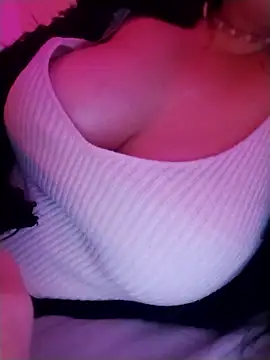Show modela Squirt_pussyy na web-kameri