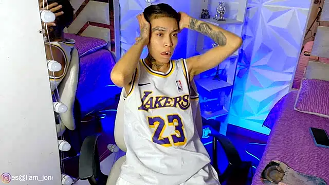 Jonesliam23 Live XXX-chat