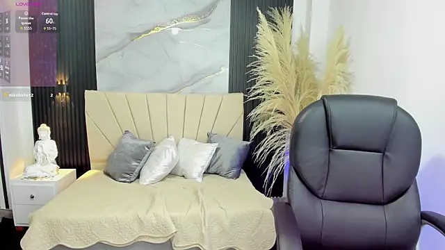 Chat +18 de DOMINIKA_LOVY ao vivo