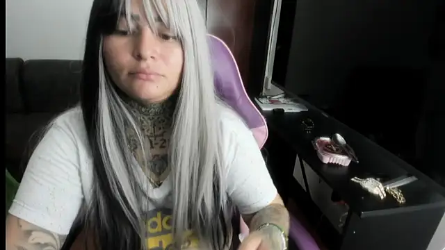 Show de romina23 na webcam