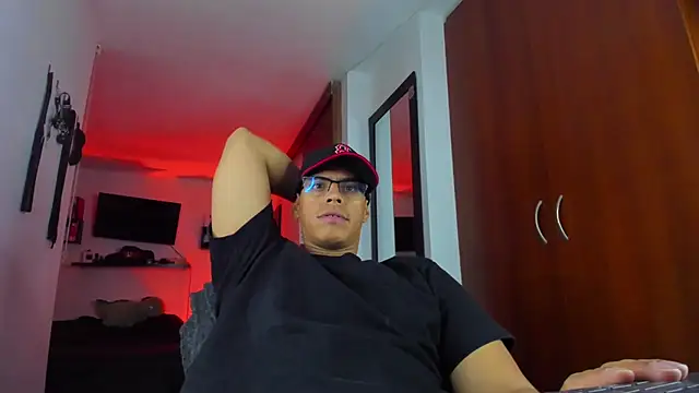 Show modela _John_Boy_ na web-kameri