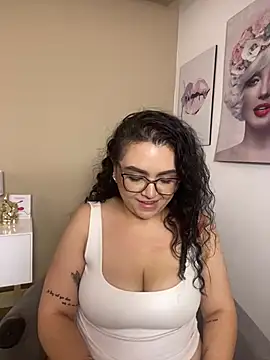 AlmaraRouge Adlı Modelin Canlı XXX Sohbeti