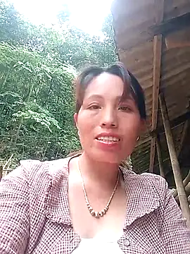 Gummiesun Live XXX chat