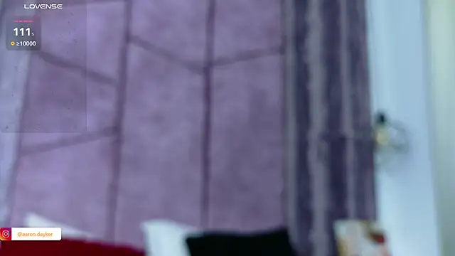 Živý XXX chat AronTawers