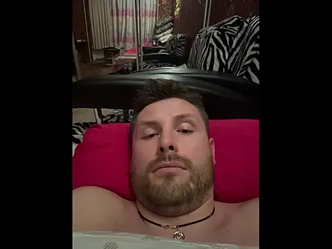 Chatroom XXX en direct de MartinBrandon