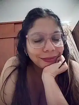 Carliina_Soussa Adlı Modelin Canlı XXX Sohbeti