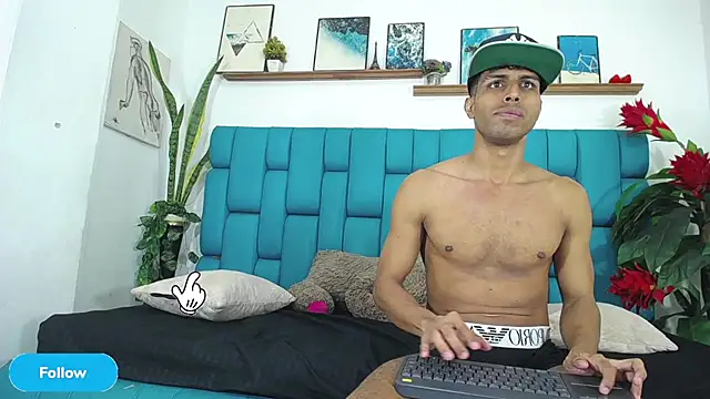 Show modela Interracial_Snow_Bunny na web-kameri