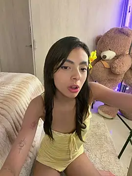 ZaraLuuv's Live XXX Chat