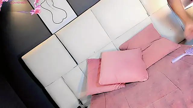 Kornylovee Adlı Modelin Web Kamerası Şovu