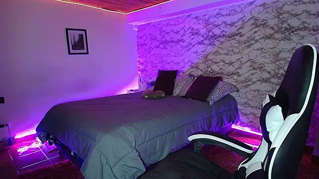 Chatroom XXX en direct de Camila_IRoose