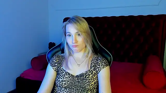ElaraVoltage Adlı Modelin Canlı XXX Sohbeti