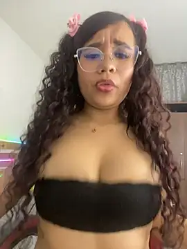 KITTY914 Adlı Modelin Canlı XXX Sohbeti