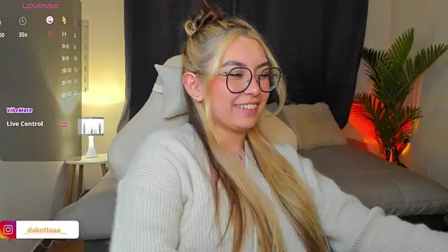 Chat +18 de dakottaa_ ao vivo